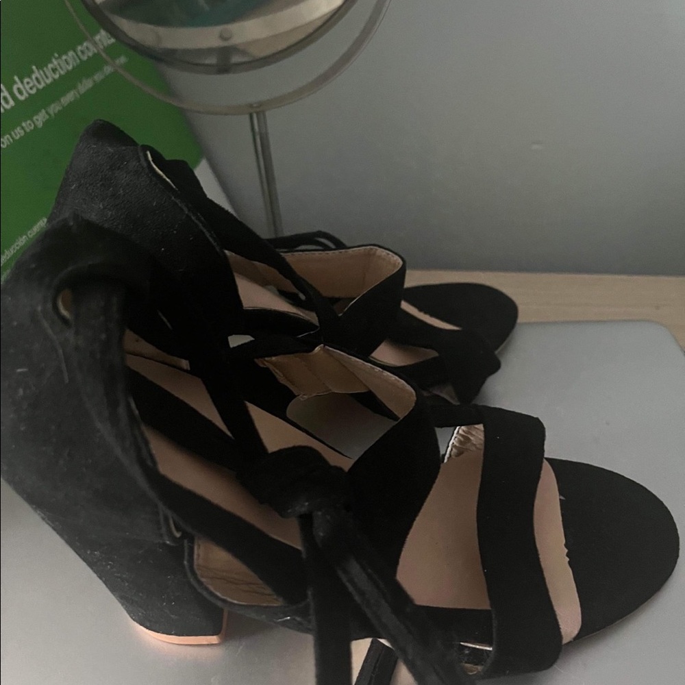 Black wedges